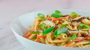 vegan-plant-based-news-lo-mein-livekindly-Cropped-2-1068×600